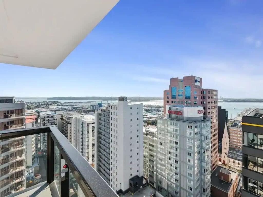 Just Opposite To Sky Tower , 2 Bed 2 Bath In Cbd Apartment Auckland Exterior photo